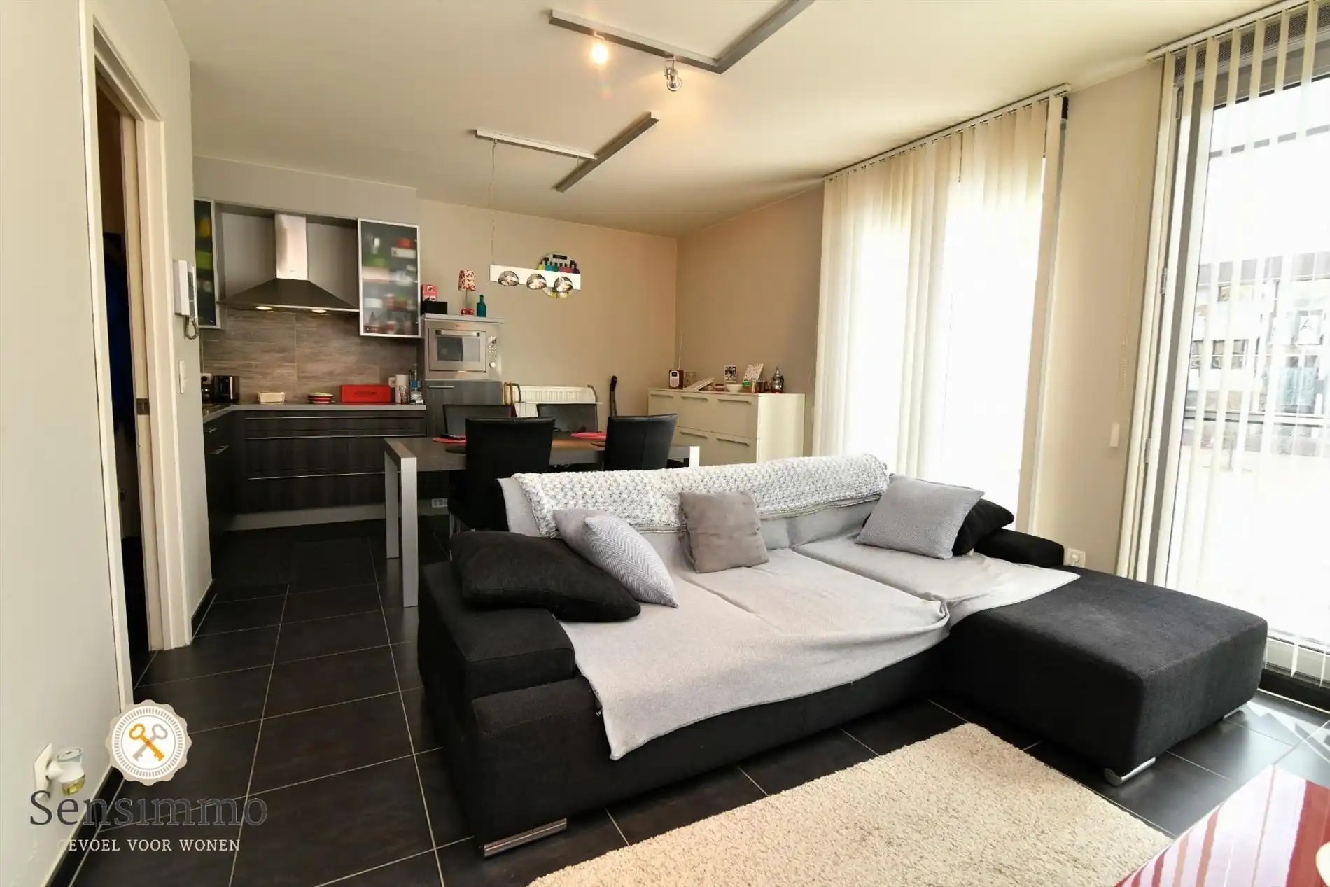 Modern éénslaapkamerappartement met prive parking Stadsplein Genk foto 6