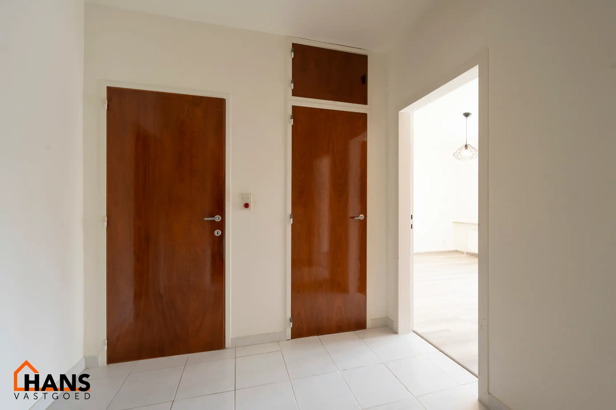 Deels gerenoveerd appartement op de 1ste verdieping met ruim terras ( zonder lift) foto 6