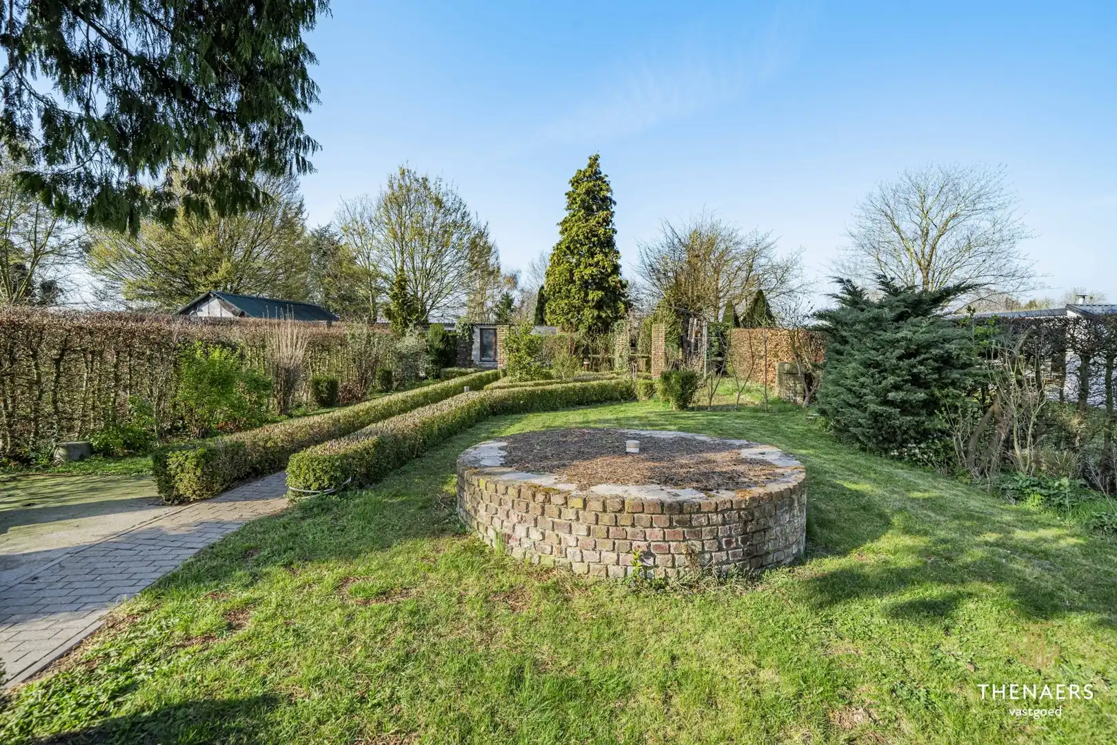 Karaktervolle en uitzonderlijk ruime woning met 5 slpks op&nbsp;een perceel van 36a 60ca. foto 45