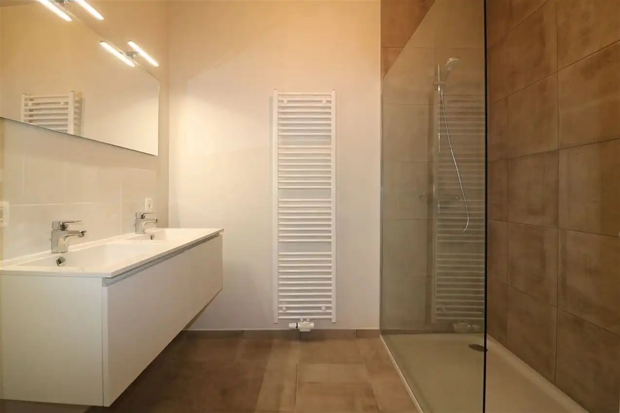 Gelijkvloers appartement, 2 slpk., autostaanplaats foto 24