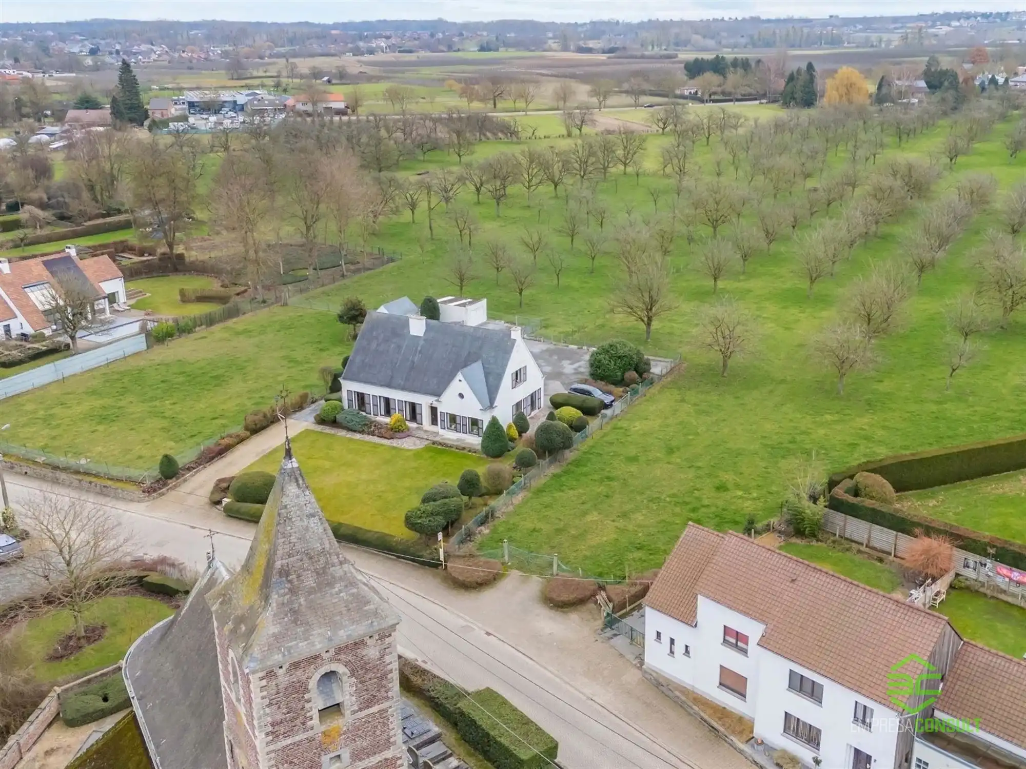 Projectgrond met uitzonderlijk ontwikkelingspotentieel! foto {{pictureIndex}}