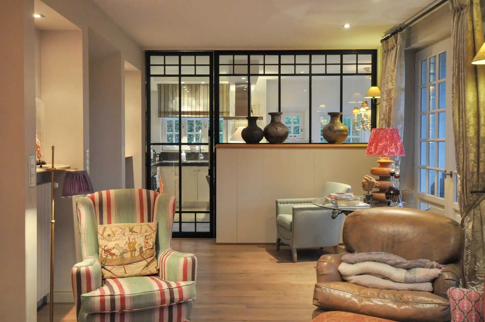 Charmante villa gelegen in een rustige residentiele wijk. foto 12