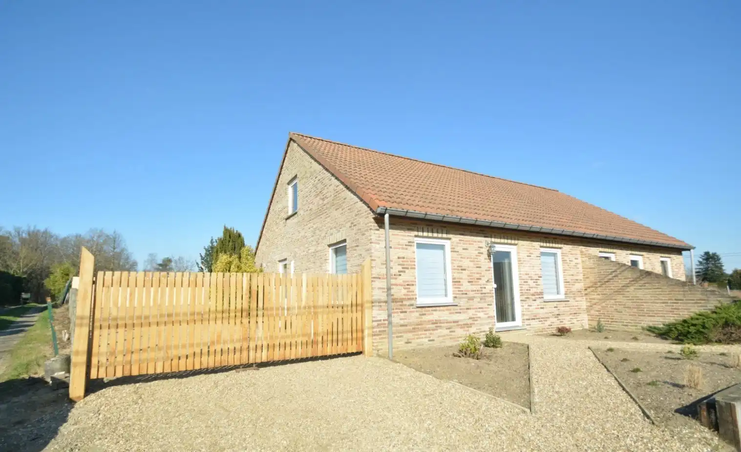 GELIJKVLOERSE WONING MET 1 SLPK TE TREMELO foto {{pictureIndex}}