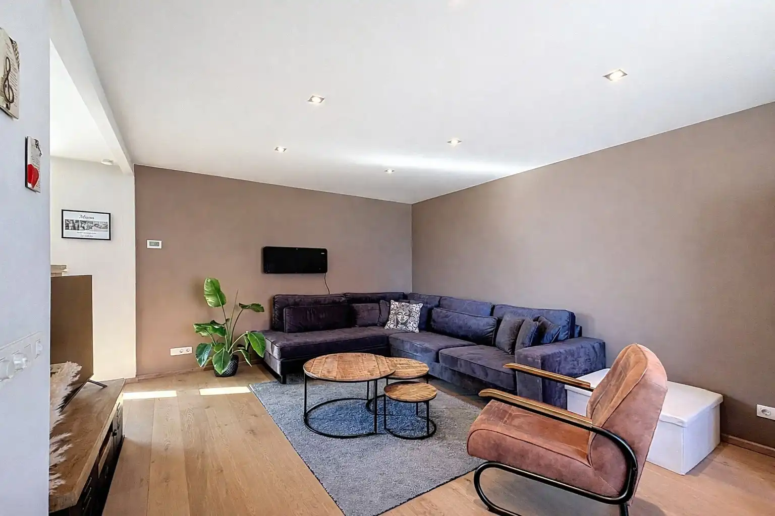 Instapklare twee-onder-een-kapwoning met uitbouw, luxe overkapping en zonnige tuin op het westen  foto 8