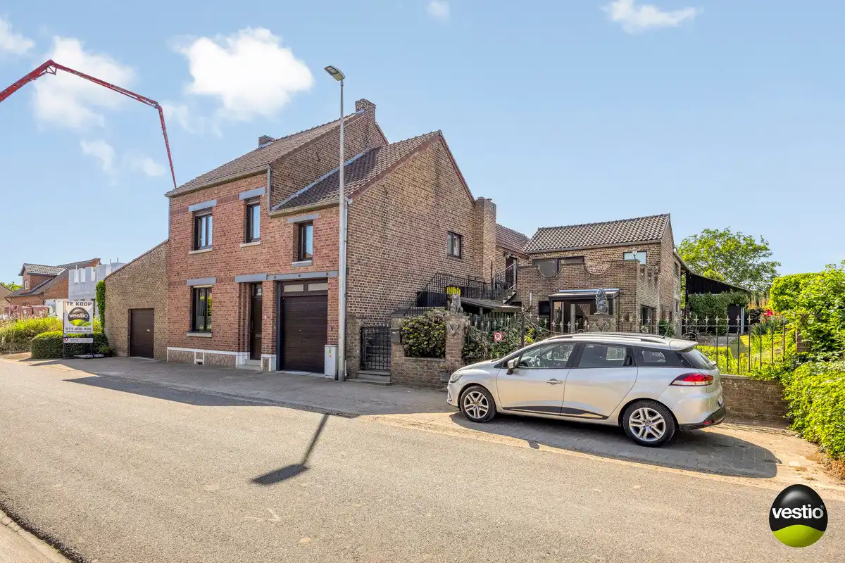 Hoofdfoto van de publicatie: RUSTIG GELEGEN WONING MET ZORGWONING OP CA 15A TE BORGLOON.