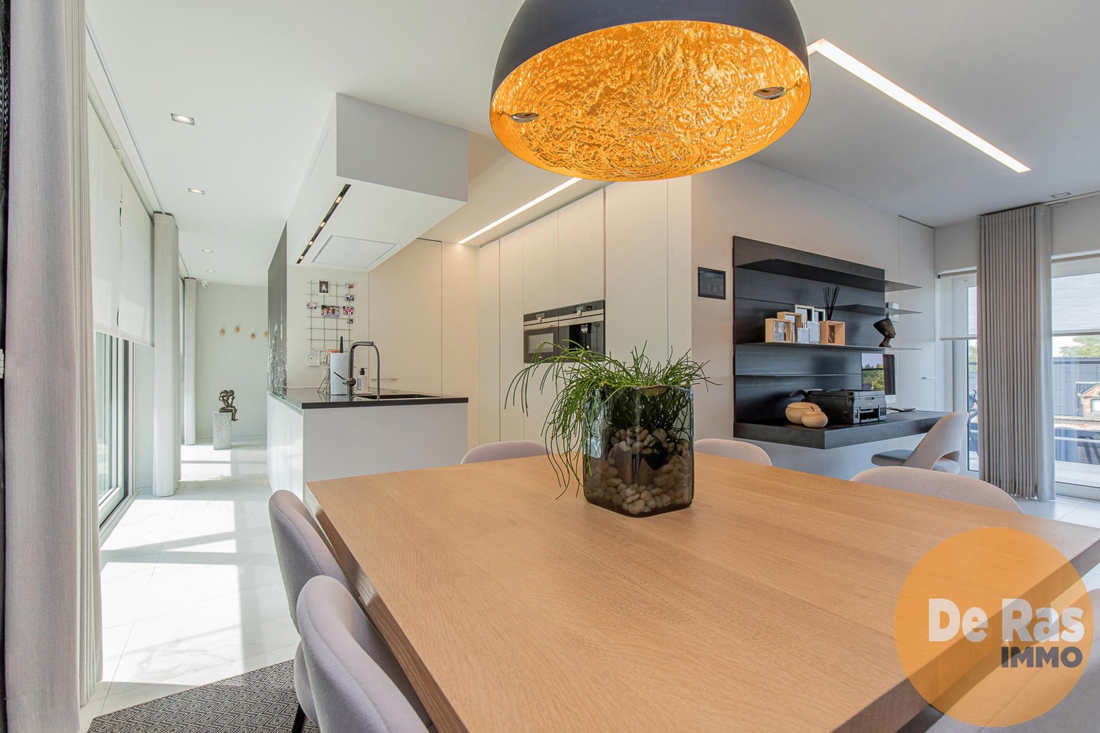 ST. LIEVENS HOUTEM - Unieke Penthouse op het Marktplein foto 2