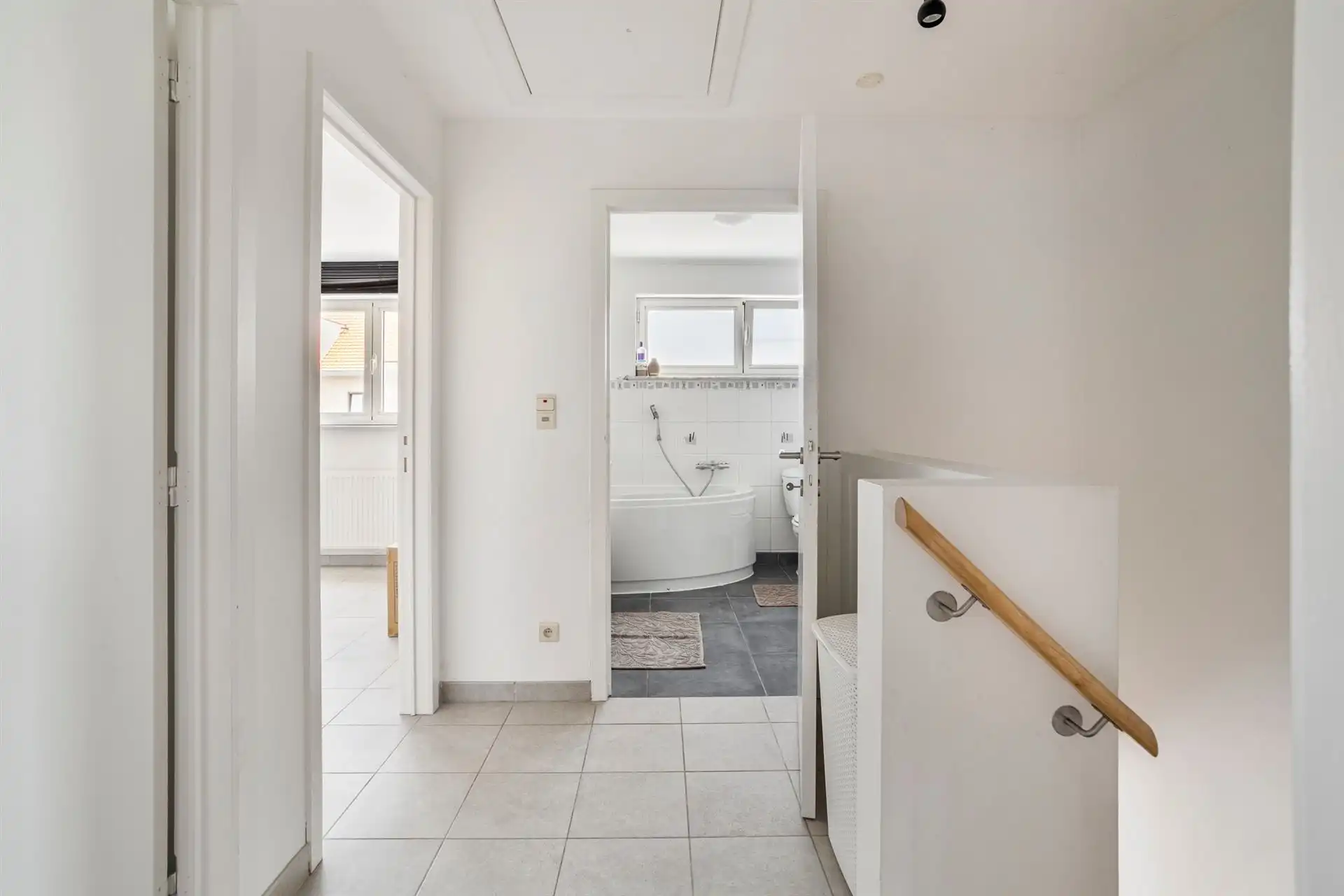 Instapklare woning met 3 slaapkamers en garage.  foto 11