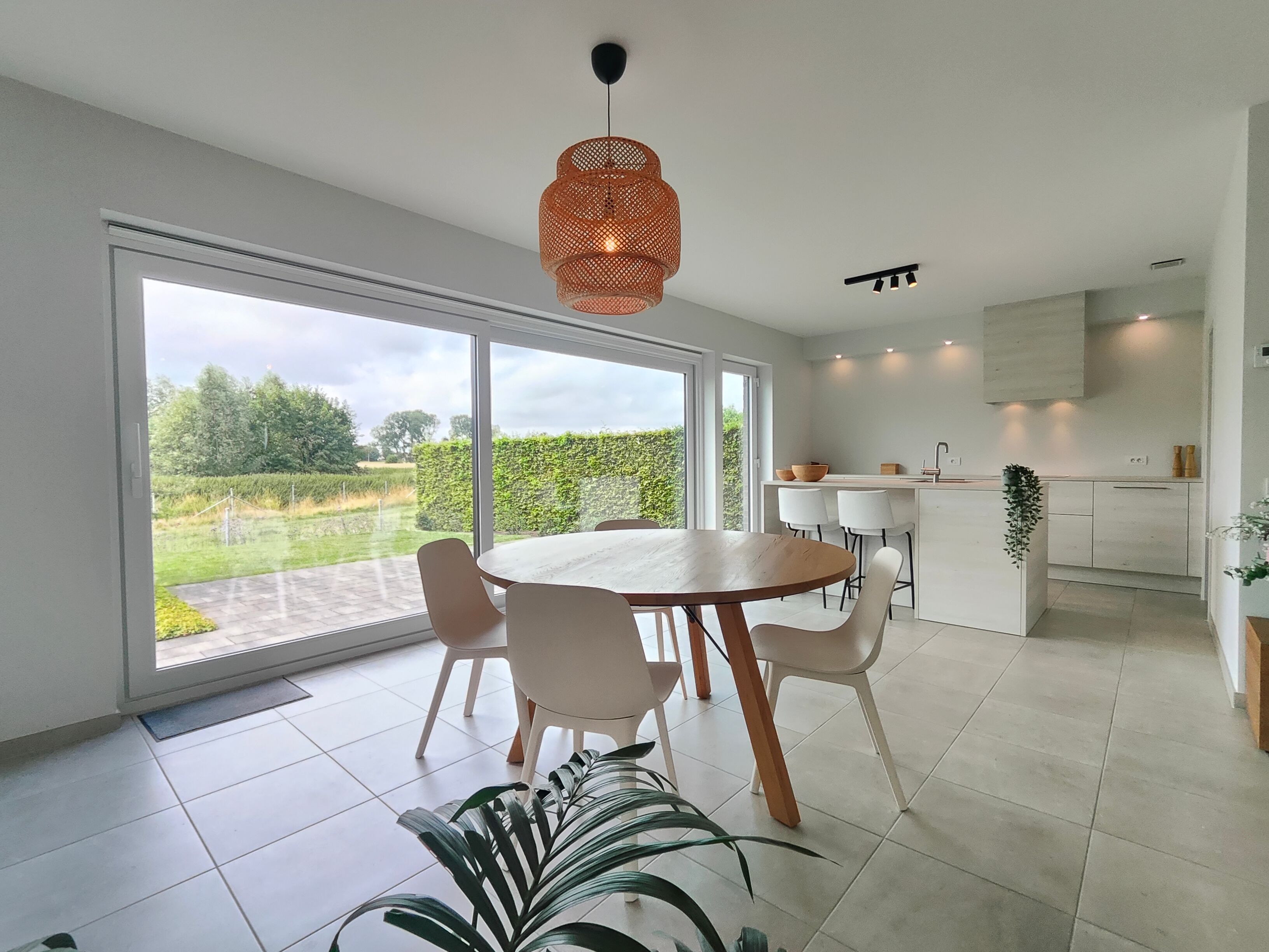 Nieuwbouw half-open woning te koop vlak aan de duinen en het strand, in een rustige woonwijk te Oostende, nabij natuurgebieden. foto 6