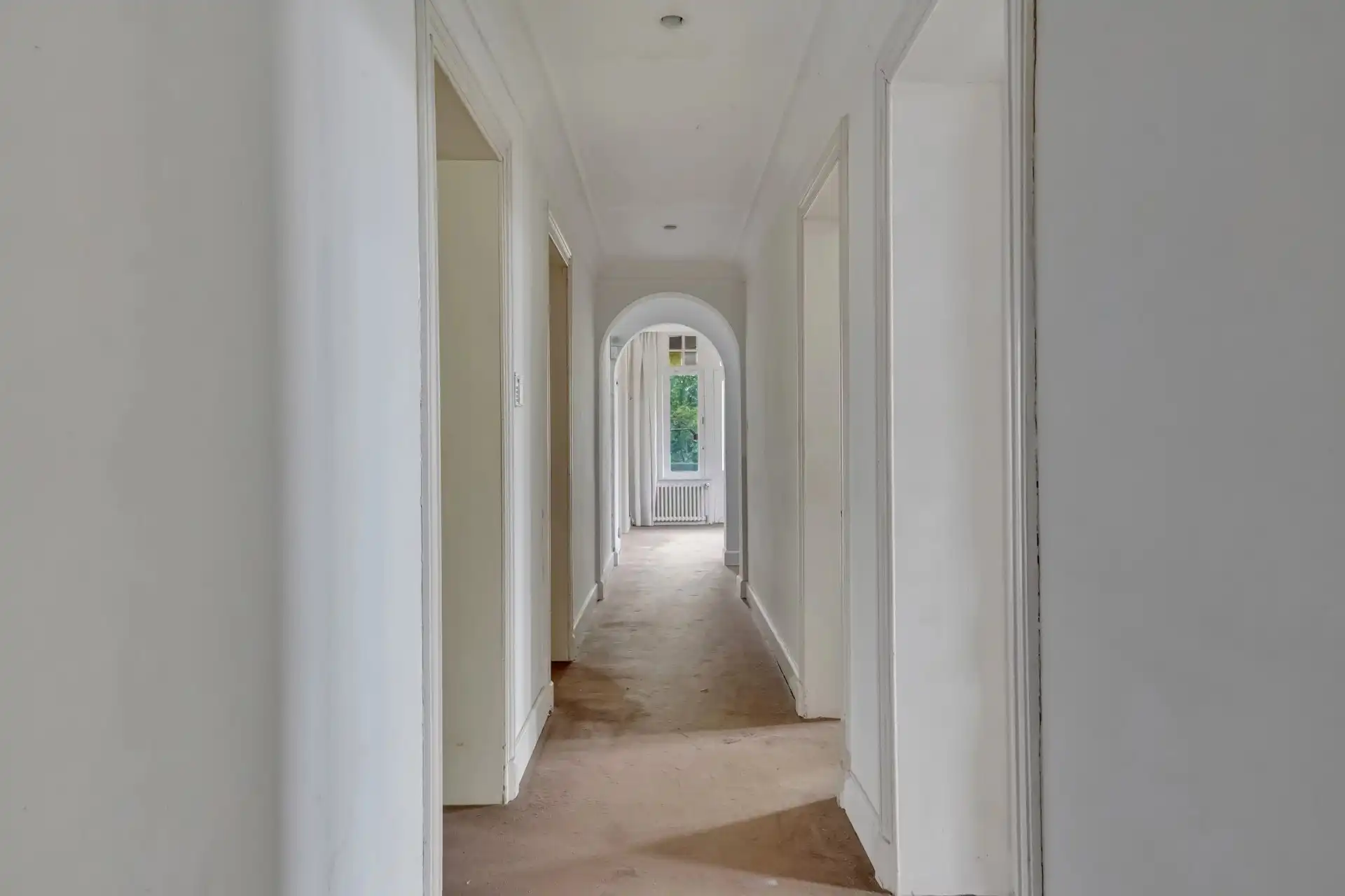 Statig landhuis in klassieke stijl met Wirtz-tuin foto 11