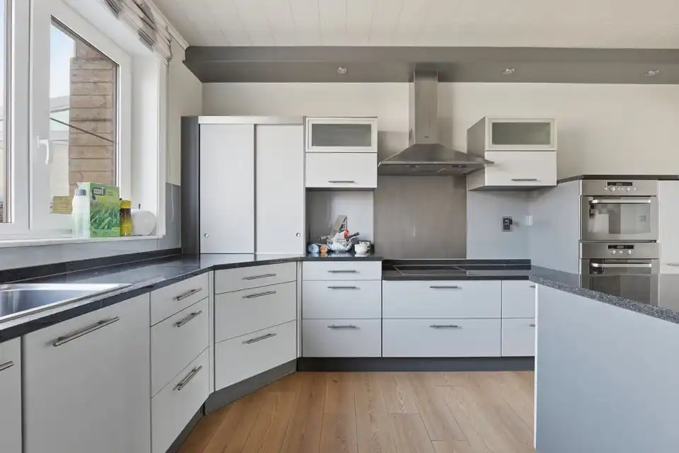 Instapklare gezinswoning met 3 slaapkamers en ruime tuin en garage in Tongeren foto 15