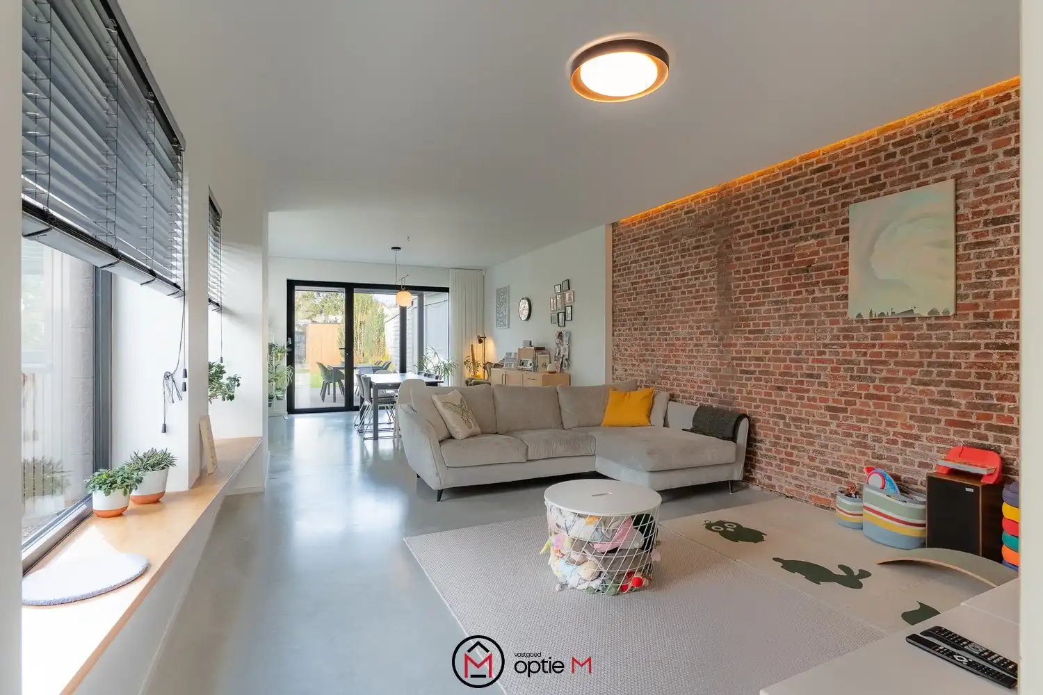 Moderne, energiezuinige woning met patio, zonnepanelen en hoogwaardige afwerking foto 4