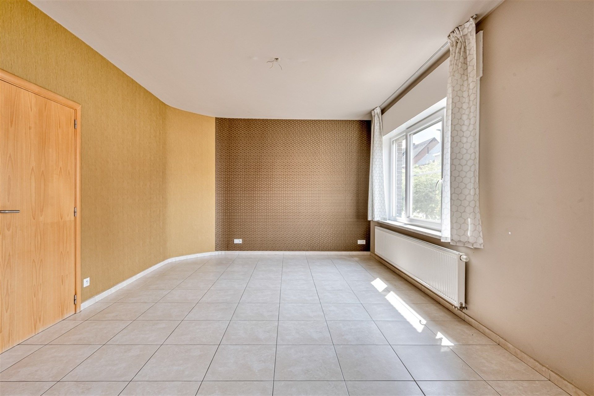 Instapklare woning met drie slaapkamers en koer te Hofstade foto 4