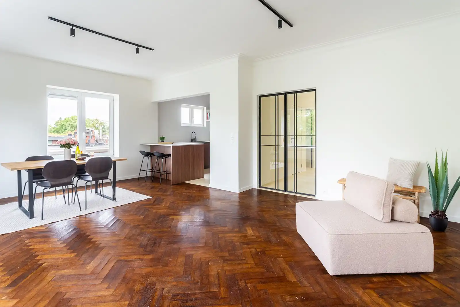 Hoekappartement met 3 slpk en zuidterras foto {{pictureIndex}}