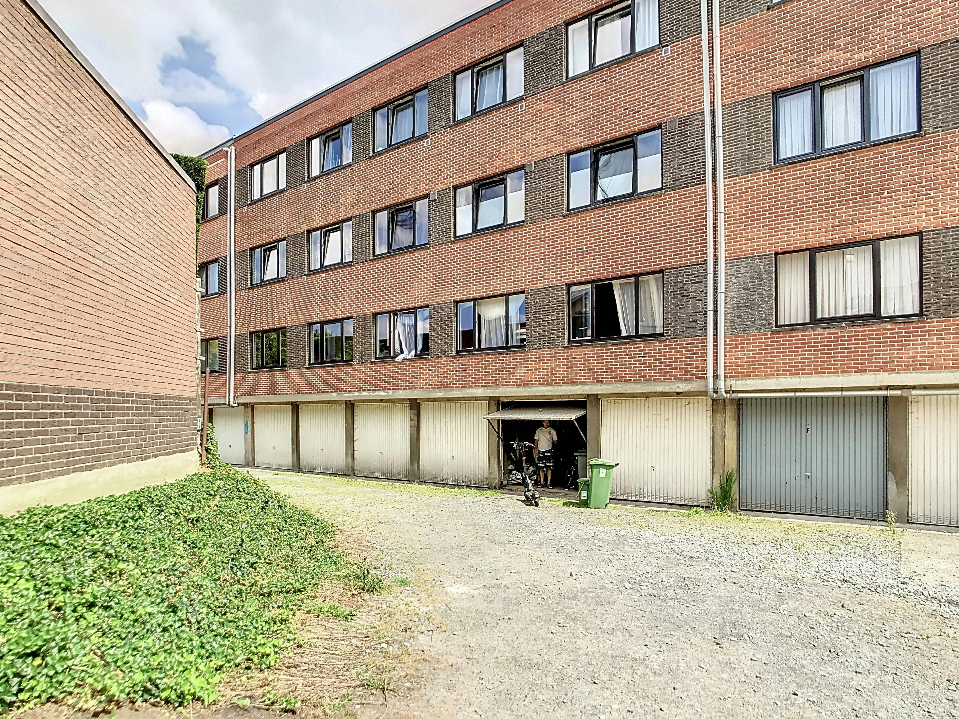 Opbrengsteigendom met 6 appartementen en 6 garages in Temse foto 2