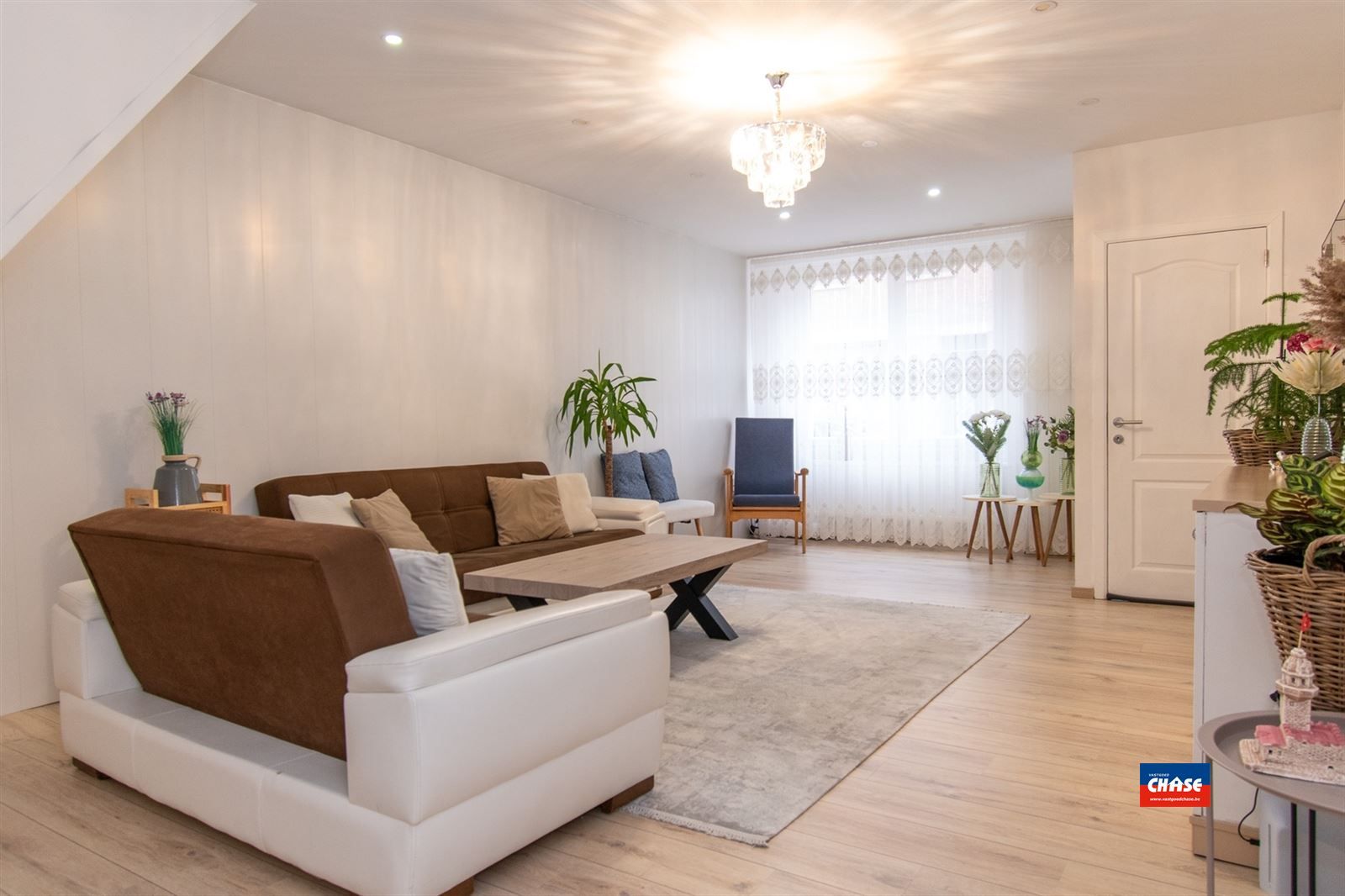 Gerenoveerde woning met 2 slpks, zolder en tuin  foto 3