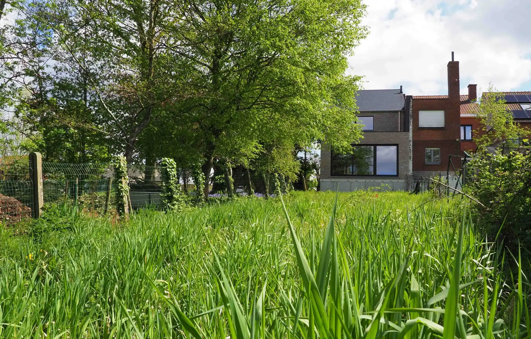 Unieke halfopen woning op een mooie ligging in de Klijtberg te Vichte met 3 kamers en gezellige tuin. foto 2