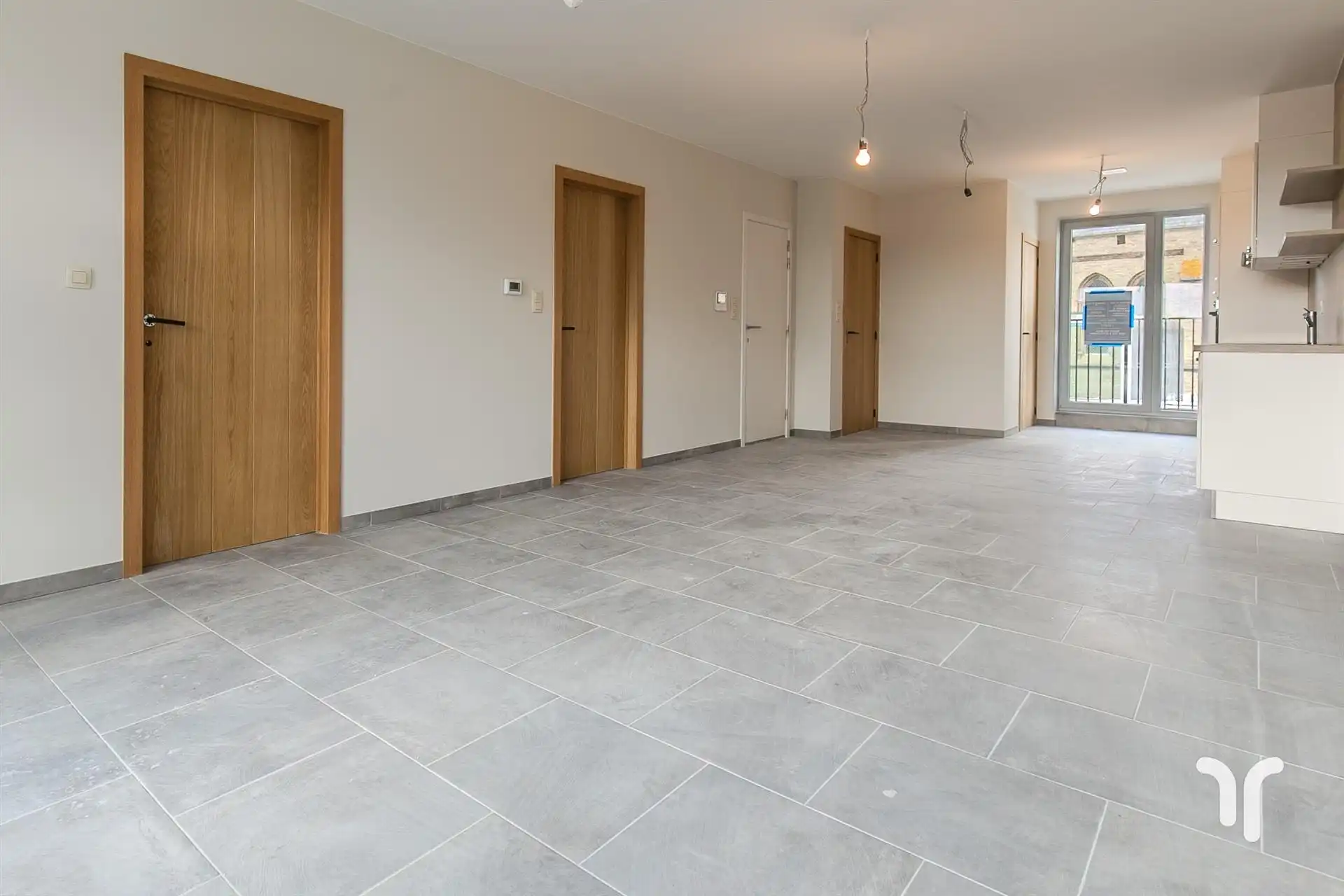 Centraal gelegen nieuwbouw appartement met 2 slaapkamers. foto 4