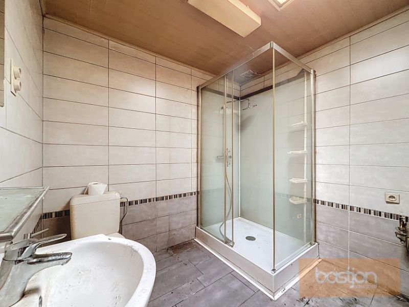 Te renoveren woning met 4 slaapkamers foto 5