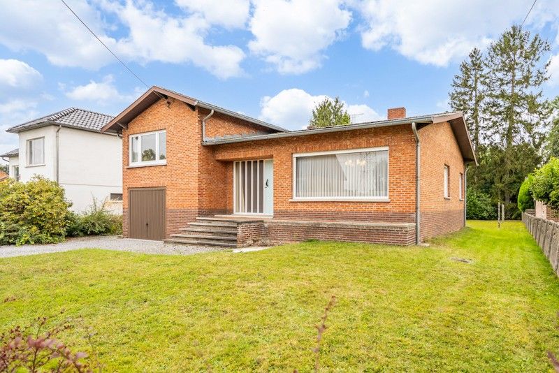 Hoofdfoto van de publicatie: Gezellig ingedeelde split-level op 10are aan agrarisch gebied