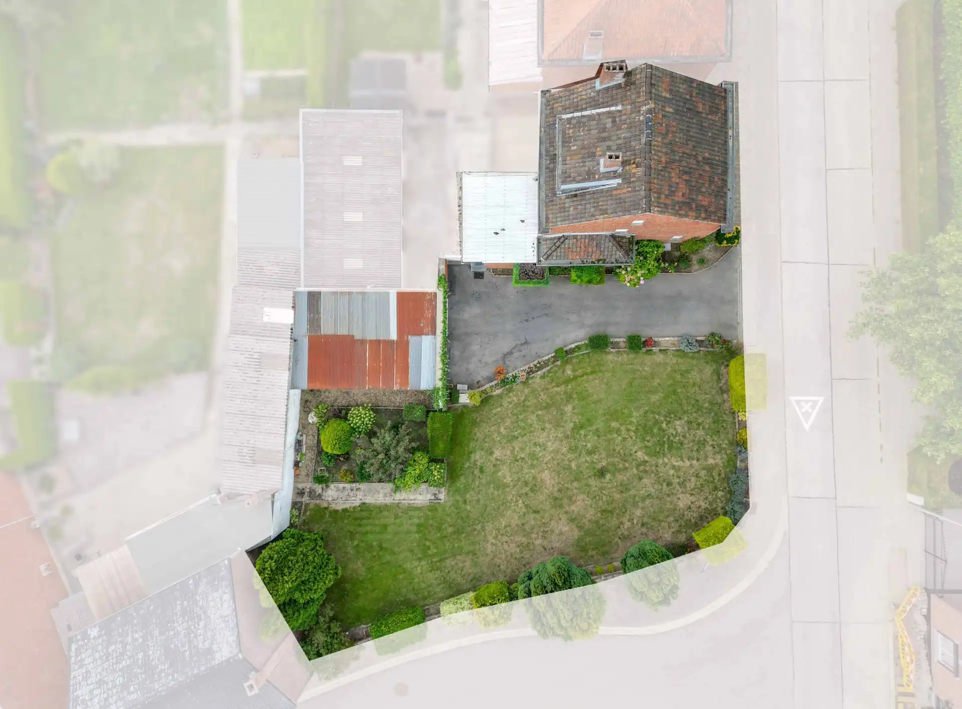 Ruime woning met potentiële bouwgrond foto 3