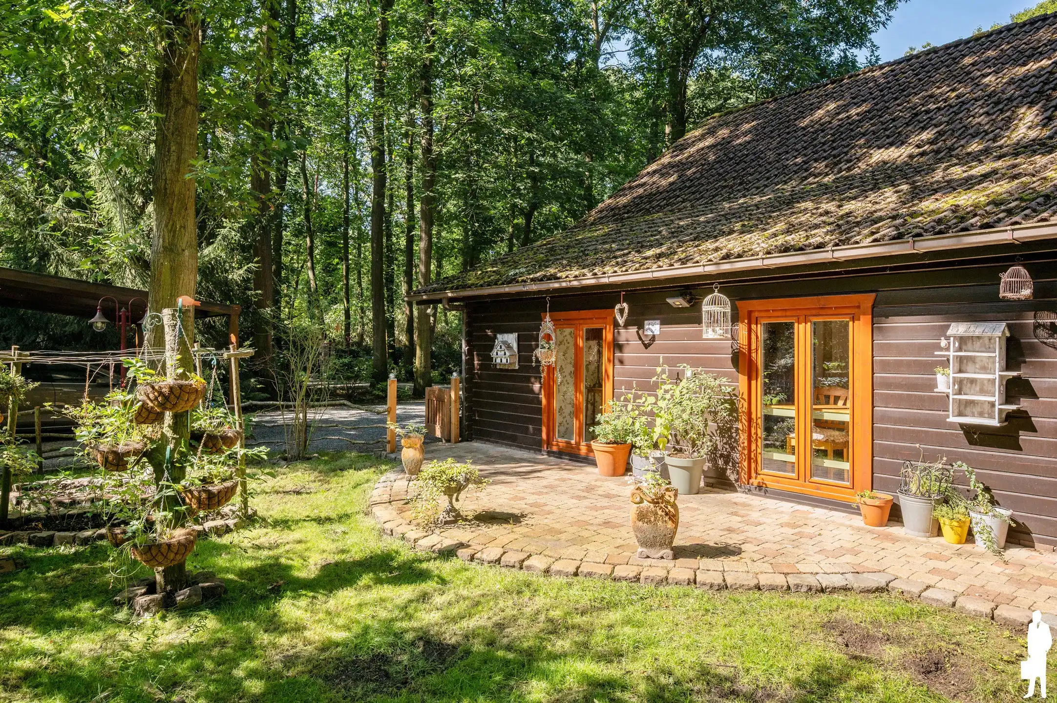Charmante woning met volledige onderkeldering en achterliggend bos van ca. 31.493 m² foto 36
