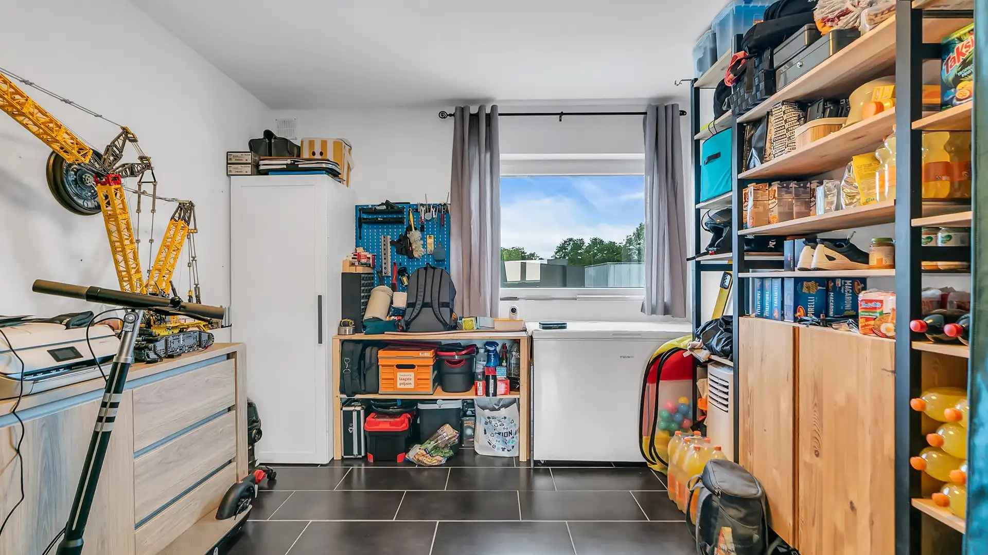 Multifunctioneel KMO-pand met magazijn en woongelegenheid te As foto 13