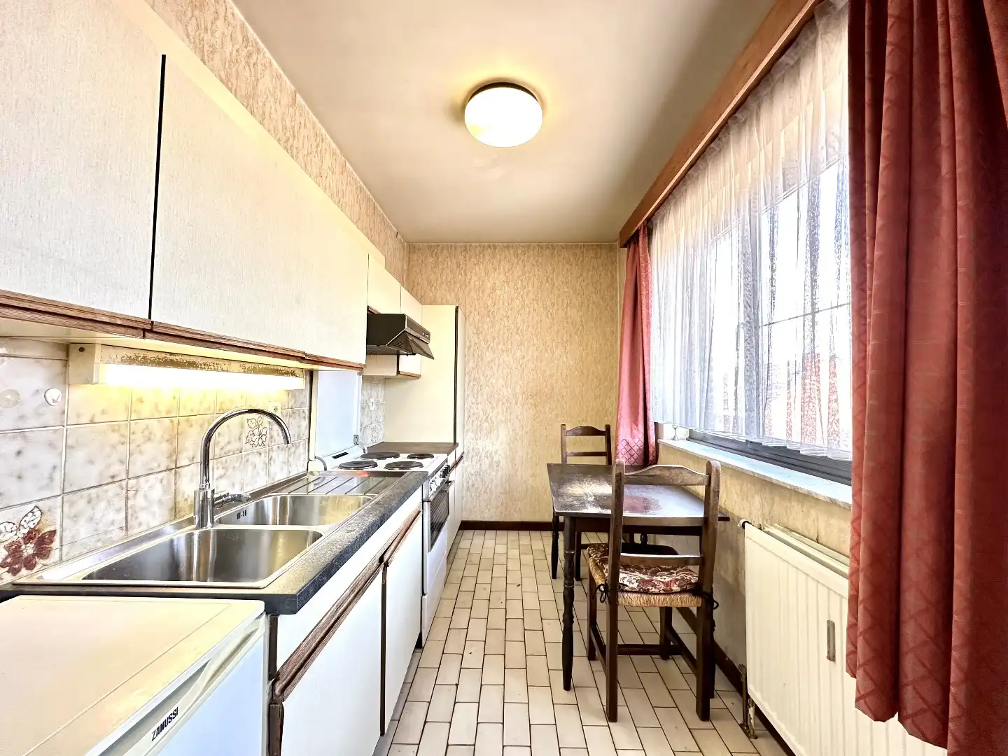 Ruim en centraal gelegen appartement in Tongeren met 2 slaapkamers, terras, garage en berging foto 7
