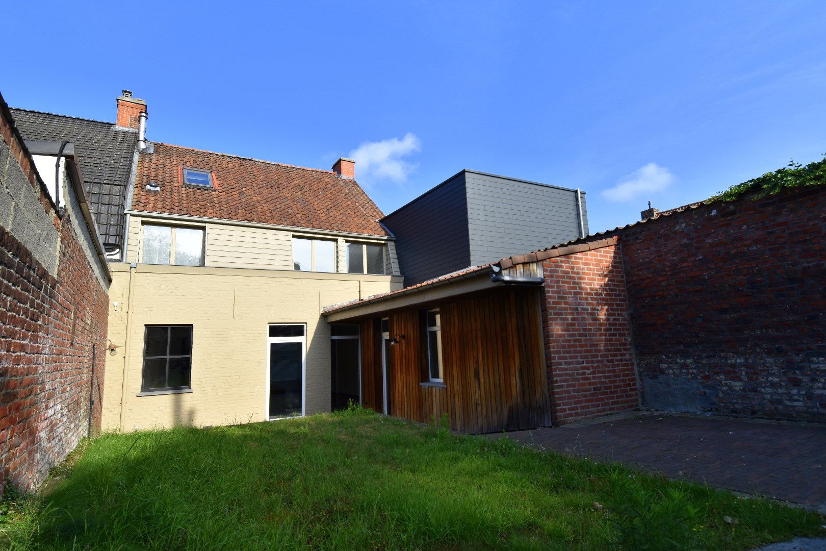 Energiezuinige (label B!) gezinswoning met praktijkruimte, 3 slaapkamers en tuin te koop in hartje Bellegem foto 14