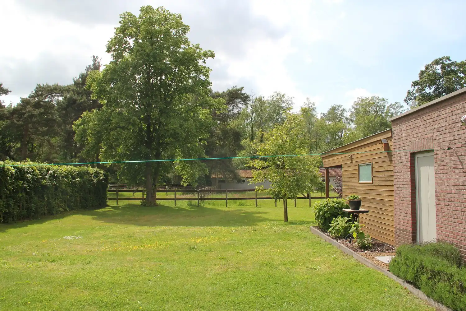 Instapklare gerenoveerde woning op 11a 75ca met prachtige, zuidgerichte tuin aan natuurgebied De Maten in Genk. foto 25