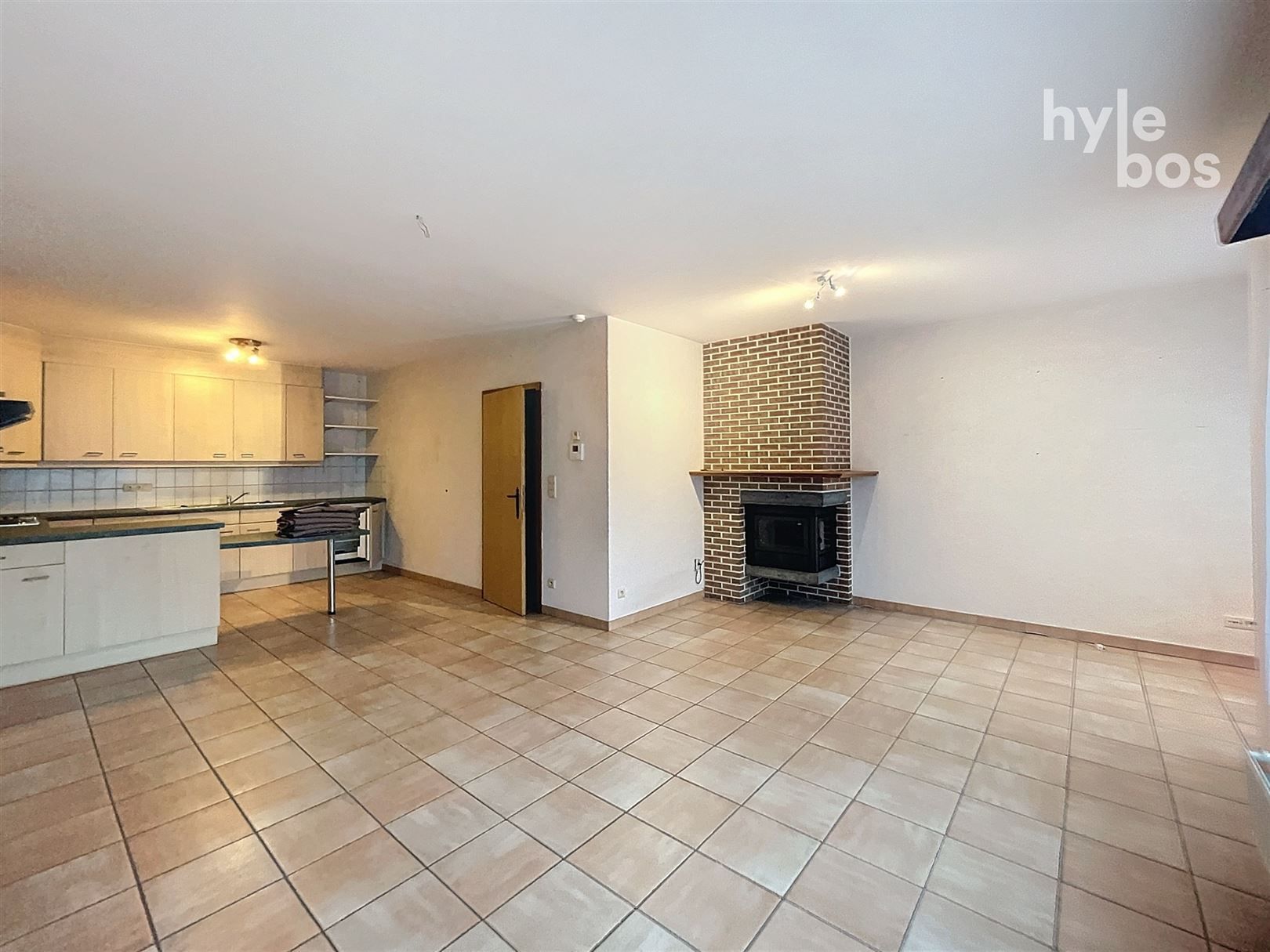 Rustig gelegen gelijkvloers appartement met garage foto 3