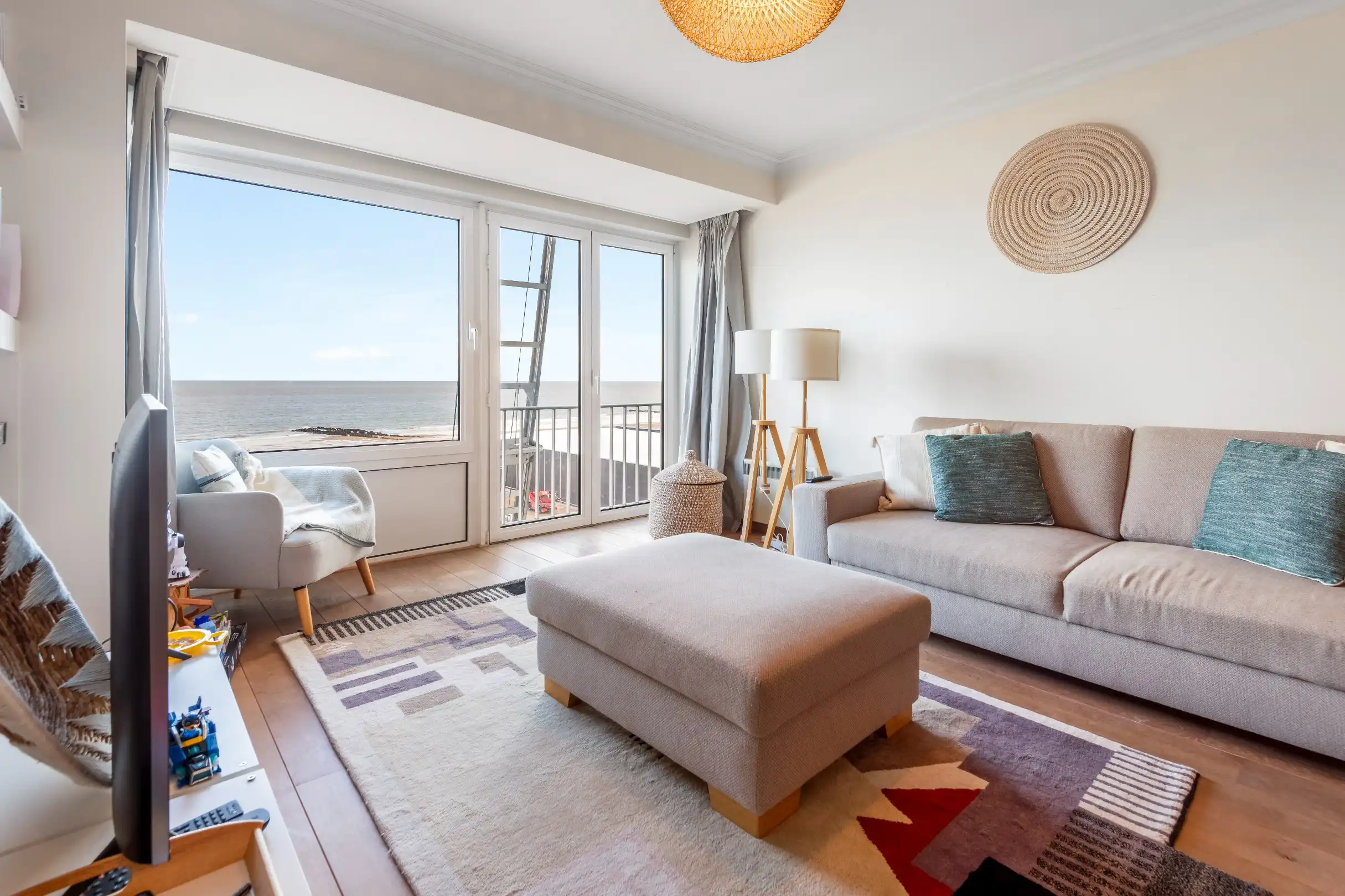 Verzorgd appartement met FRONTAAL ZEEZICHT, gelegen op de zeedijk vlakbij het Albertplein. foto 9