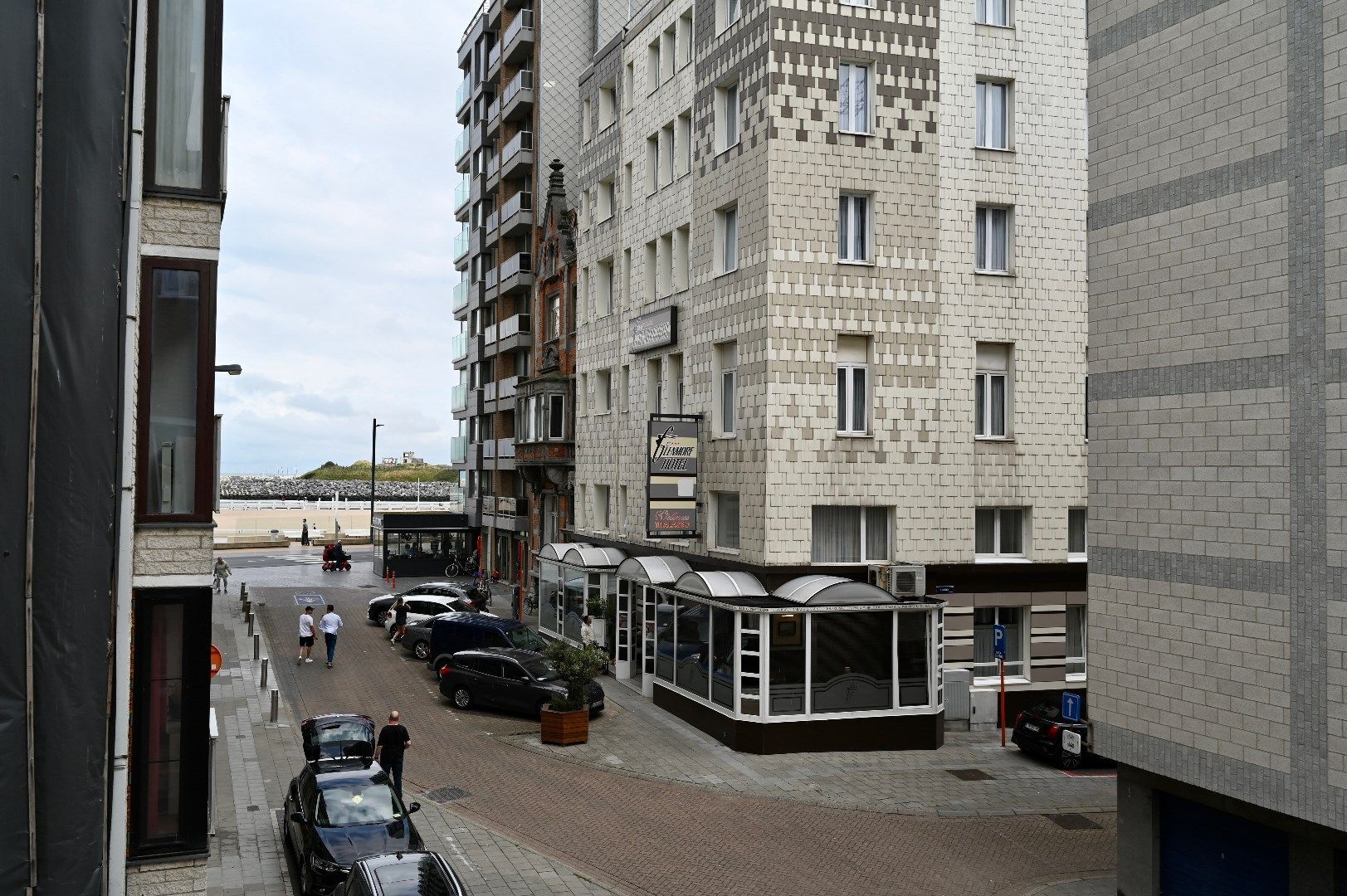 KNAP GERENOVEERD APPARTEMENT OP TOPLIGGING CENTRUM OOSTENDE foto 7