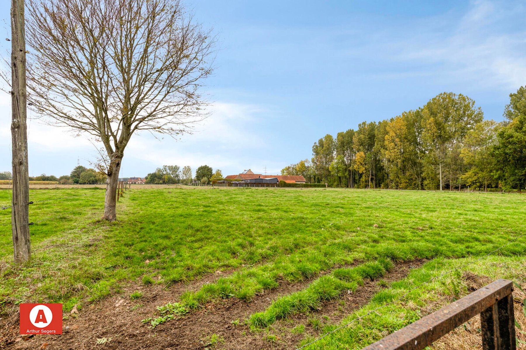 Uniek gelegen hoeve met bijgebouwen en weiland op 1,49 ha foto 18