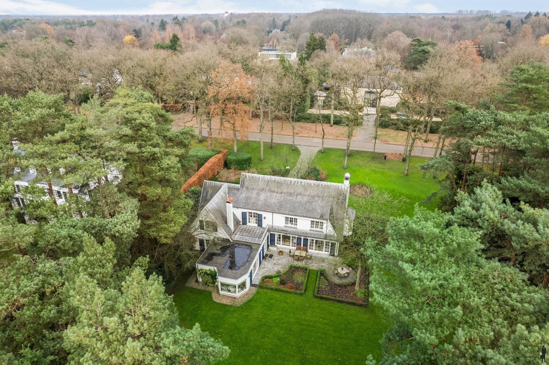 Hoofdfoto van de publicatie: Te renoveren villa op toplocatie in Schilde (3.246 m²)