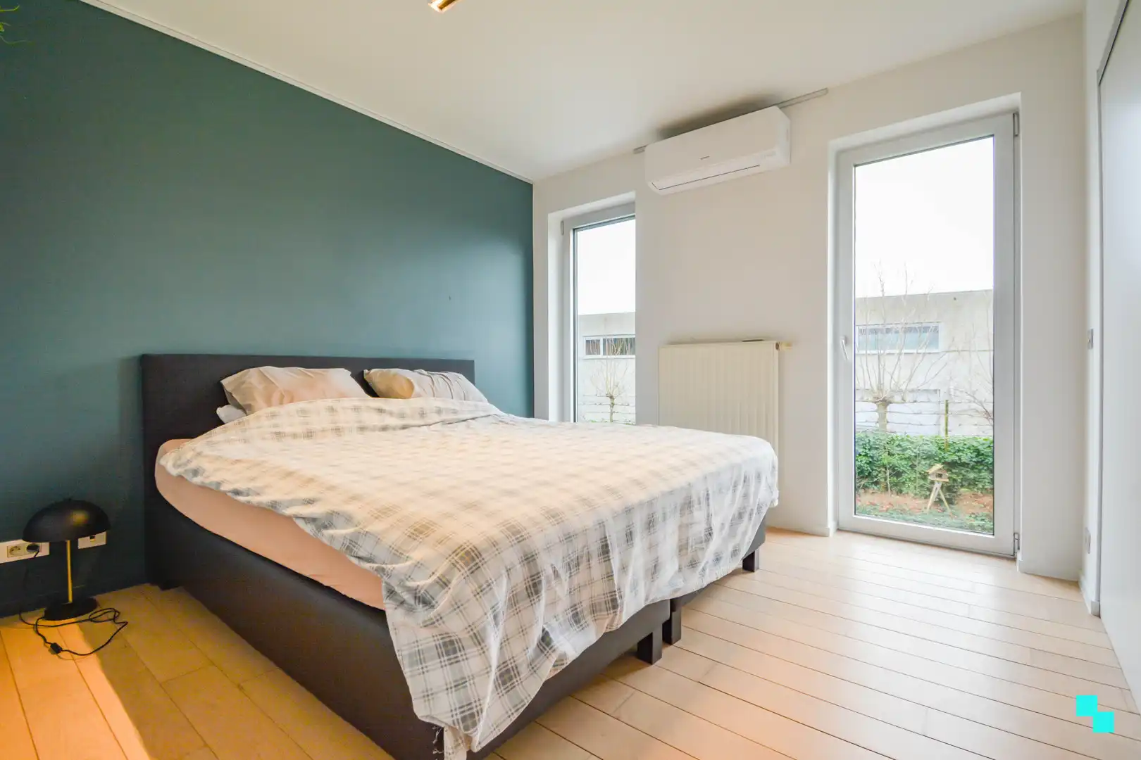 Bijzonder lichtrijke, moderne woning met zwembad te Izegem foto 19