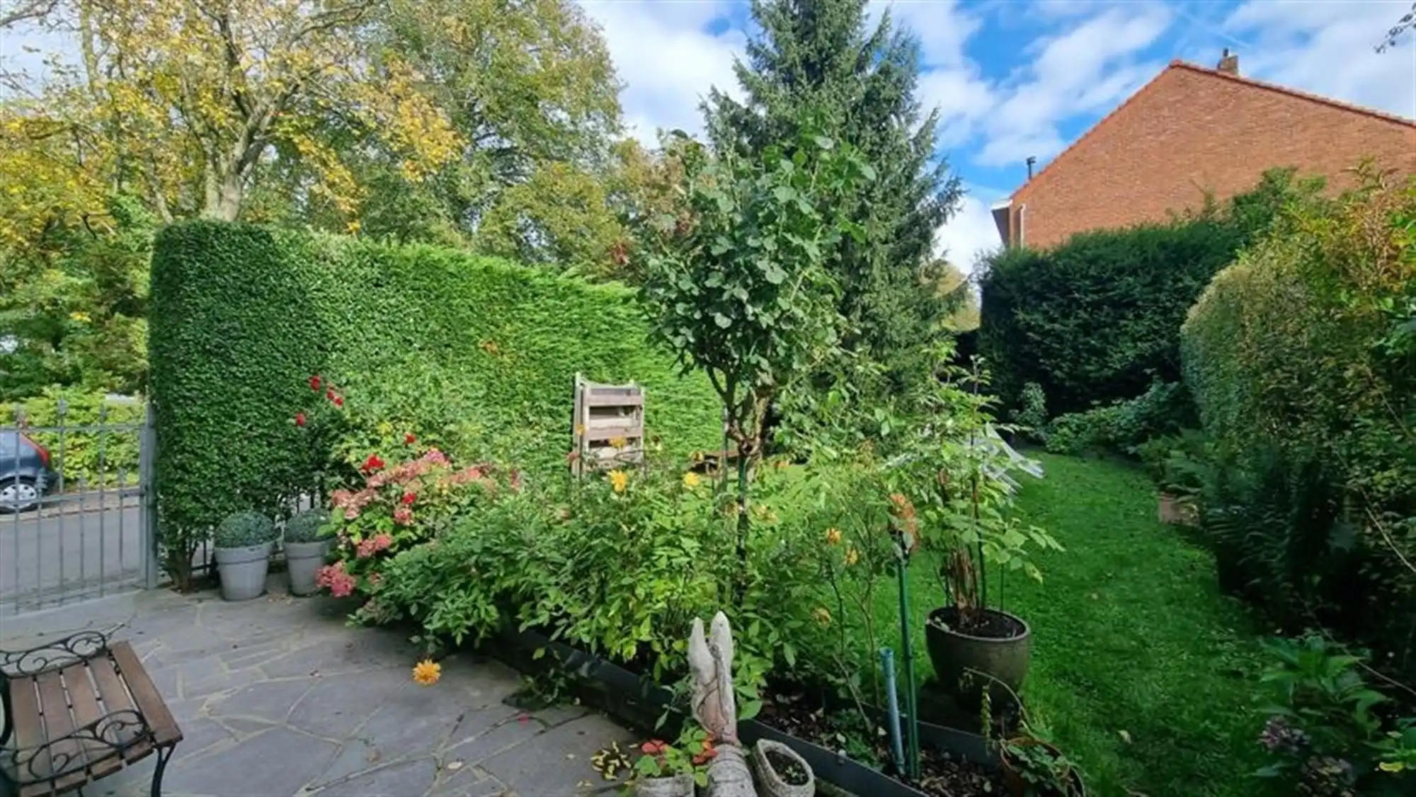 Aangename 3-gevel woning met tuin foto 26