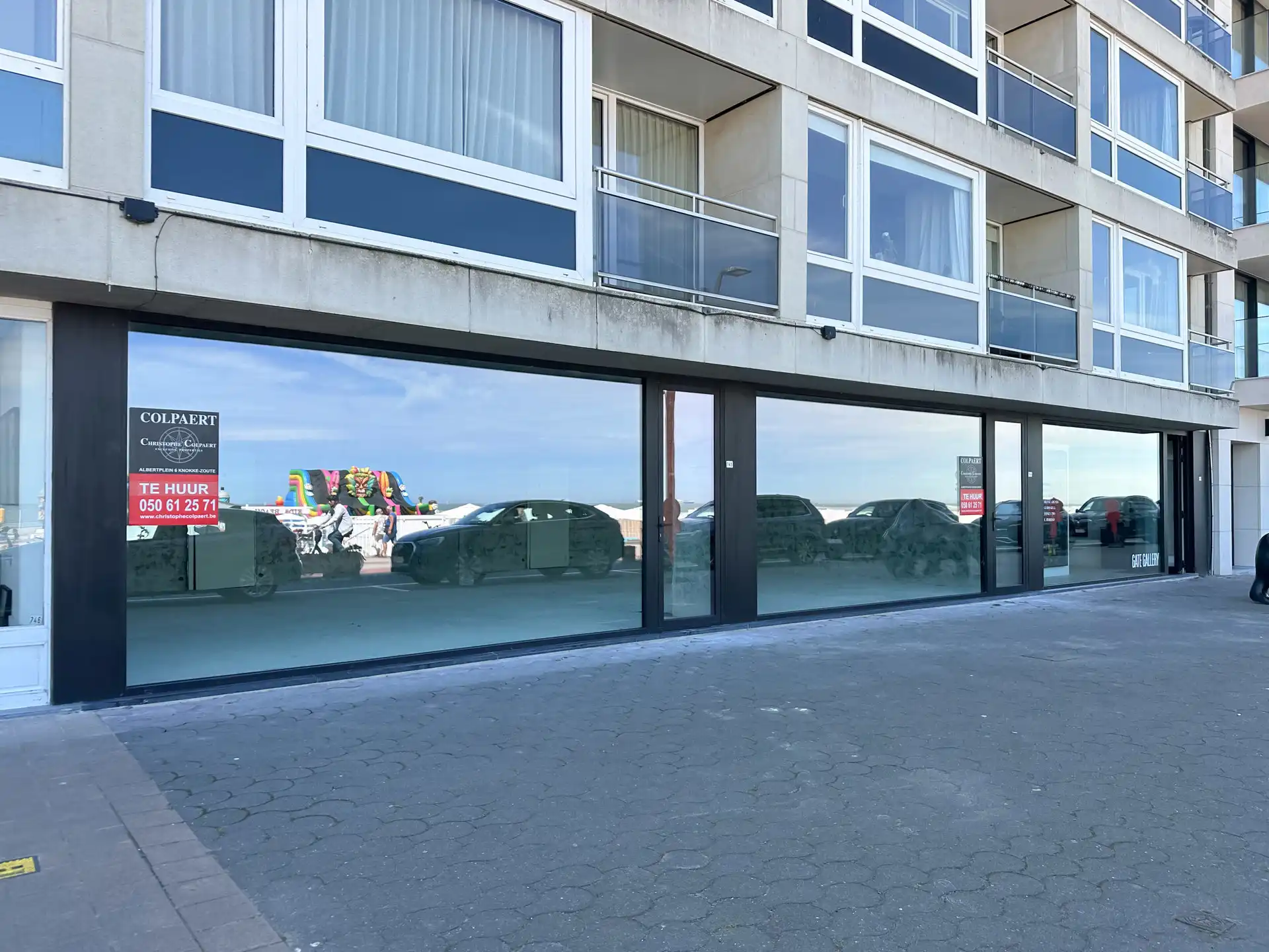 Handelspand met 11m gevel – Zeedijk Zoute, Albertplein foto {{pictureIndex}}