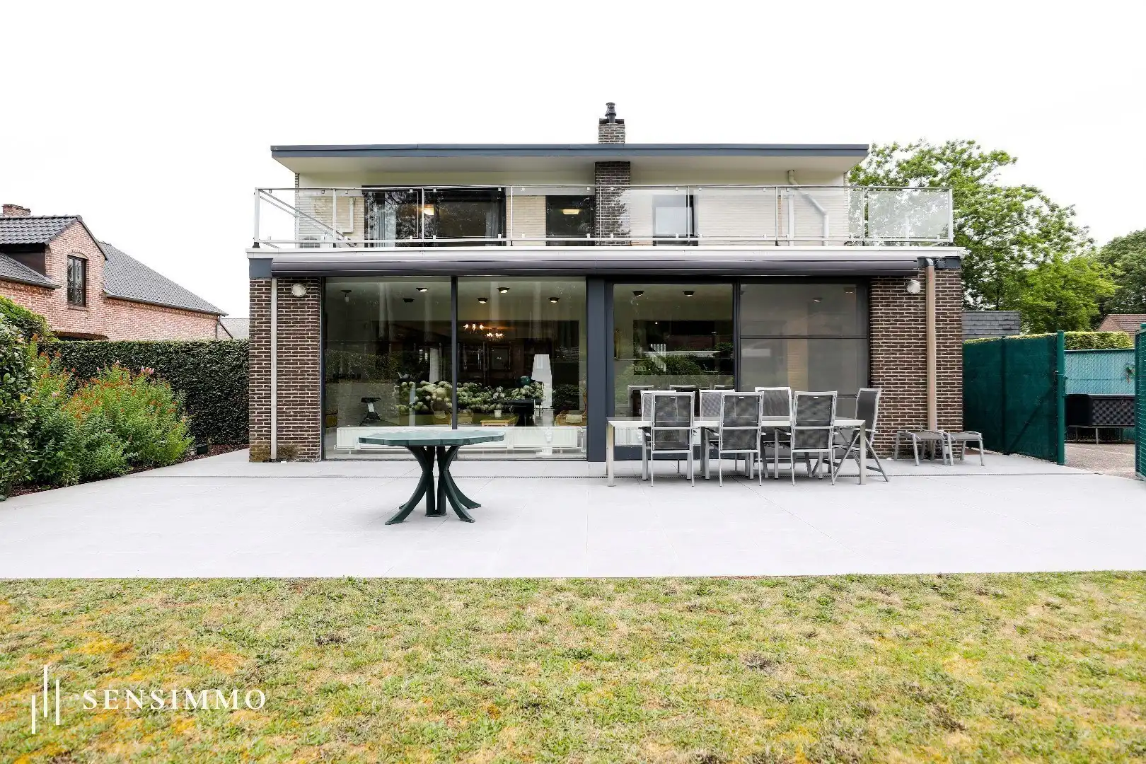 Stijlvolle gezinswoning met 4 slaapkamer in groene en rustige woonwijk in Oudsbergen foto {{pictureIndex}}