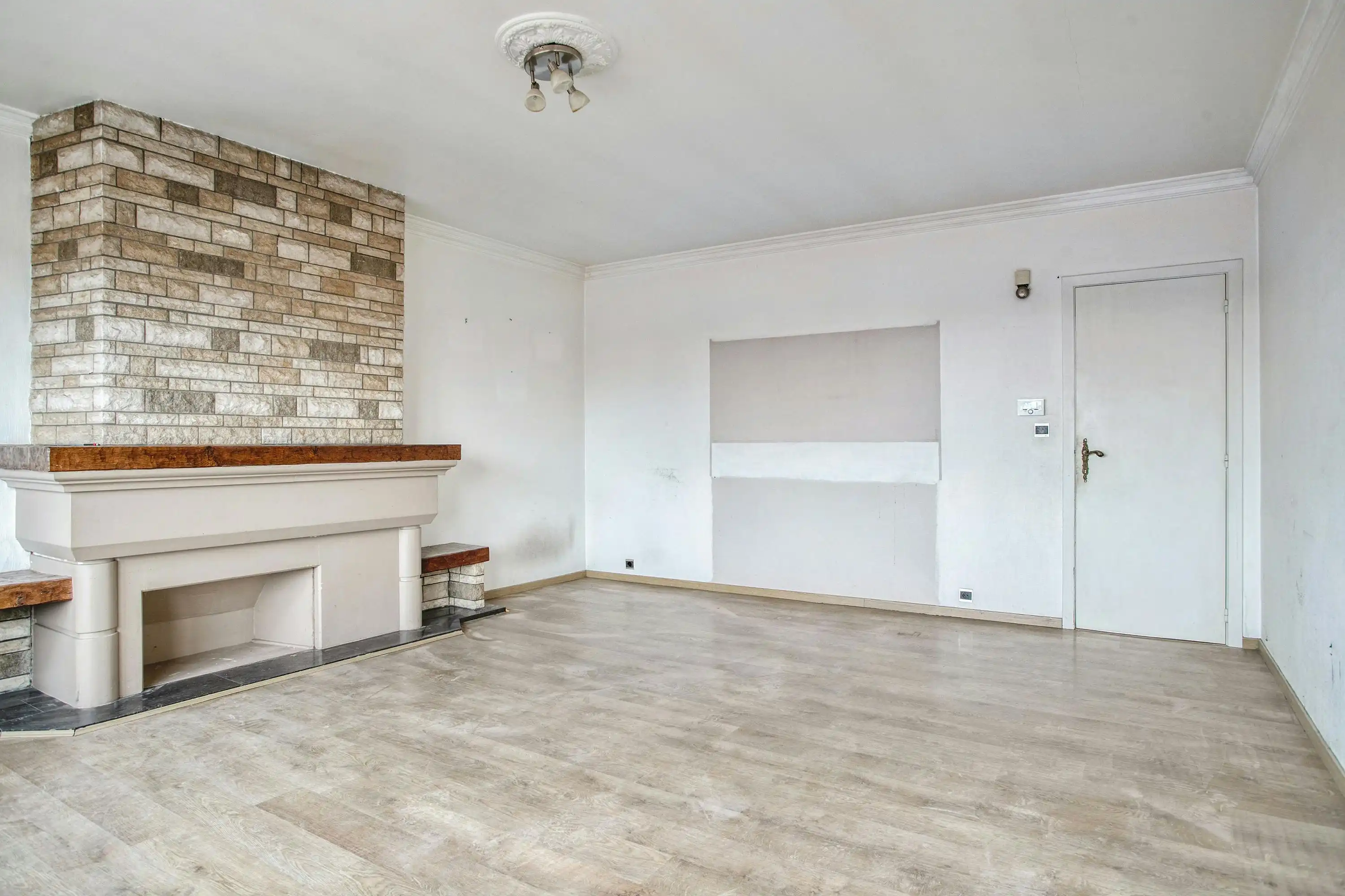 Op te frissen appartement met 2 slaapkamers in Ieper foto 4