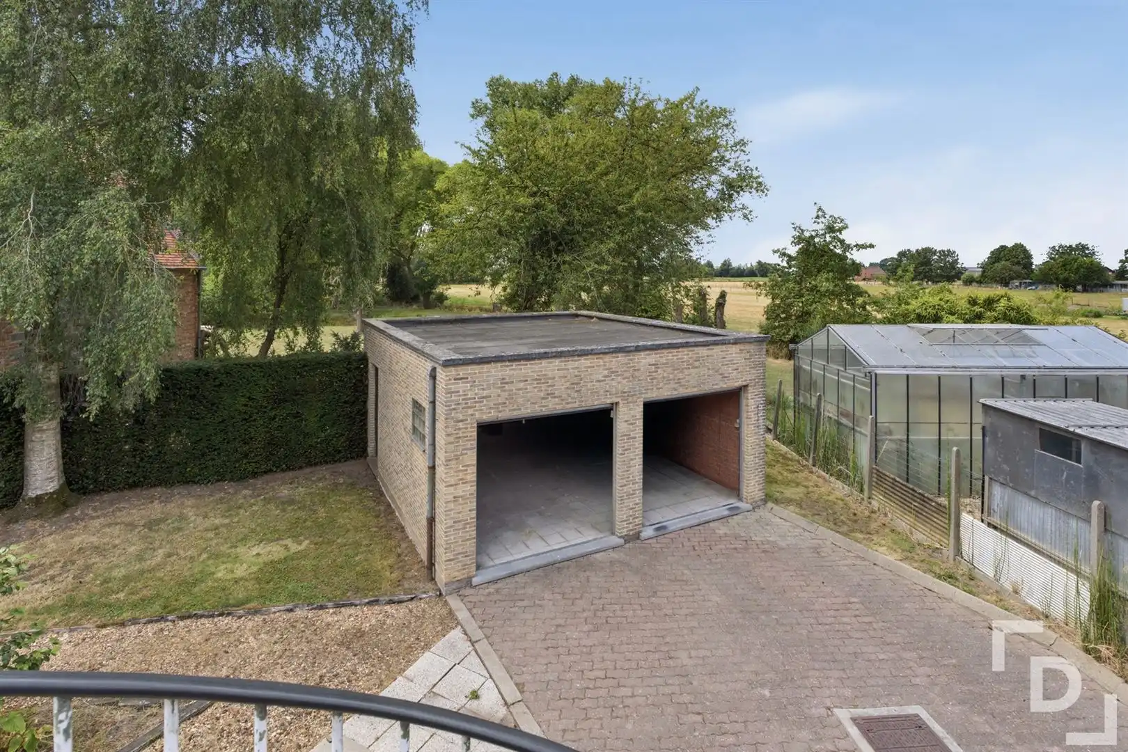 Ruim gebouw te koop met handelsruimte en appartement in Woumen. foto 30