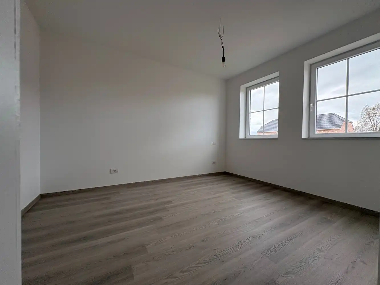 Nieuwbouwwoning met drie slaapkamers + carport foto 9