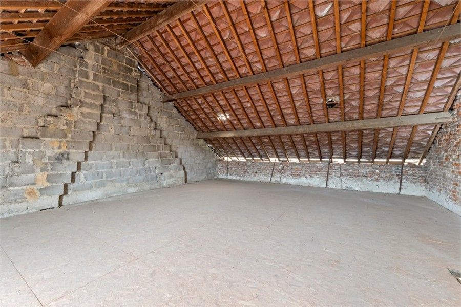 TE RENOVEREN GEZINSWONING MET LOODS IN HET LANDELIJKE GINGELOM foto 25