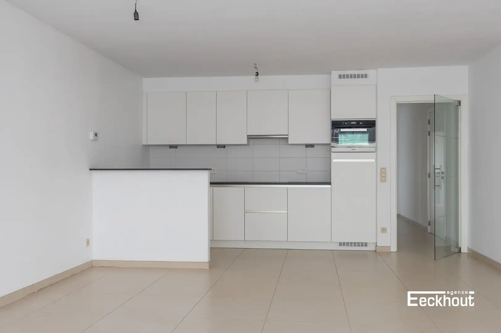 Instapklaar appartement met 2 terrassen in het hartje van Mariakerke! foto 5