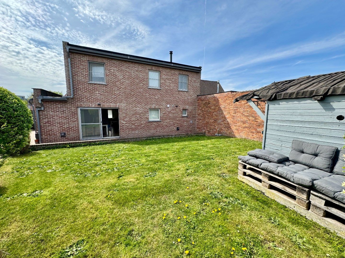 INSTAPKLARE HALFOPEN WONING MET 4 SLPKS, TUIN EN GARAGE foto 3
