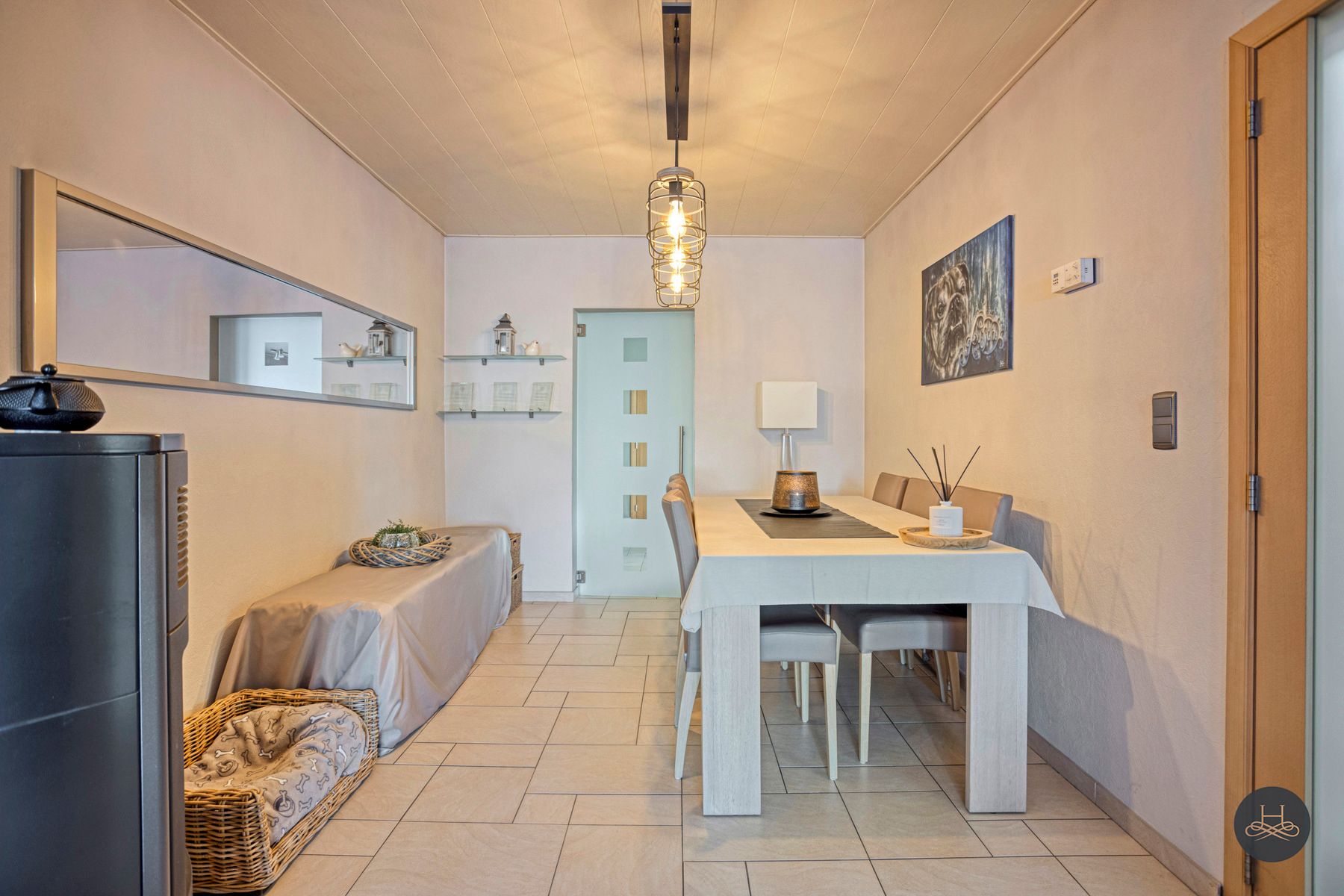 Instapklare ruime woning met tuin, oprit en royale garage foto 12