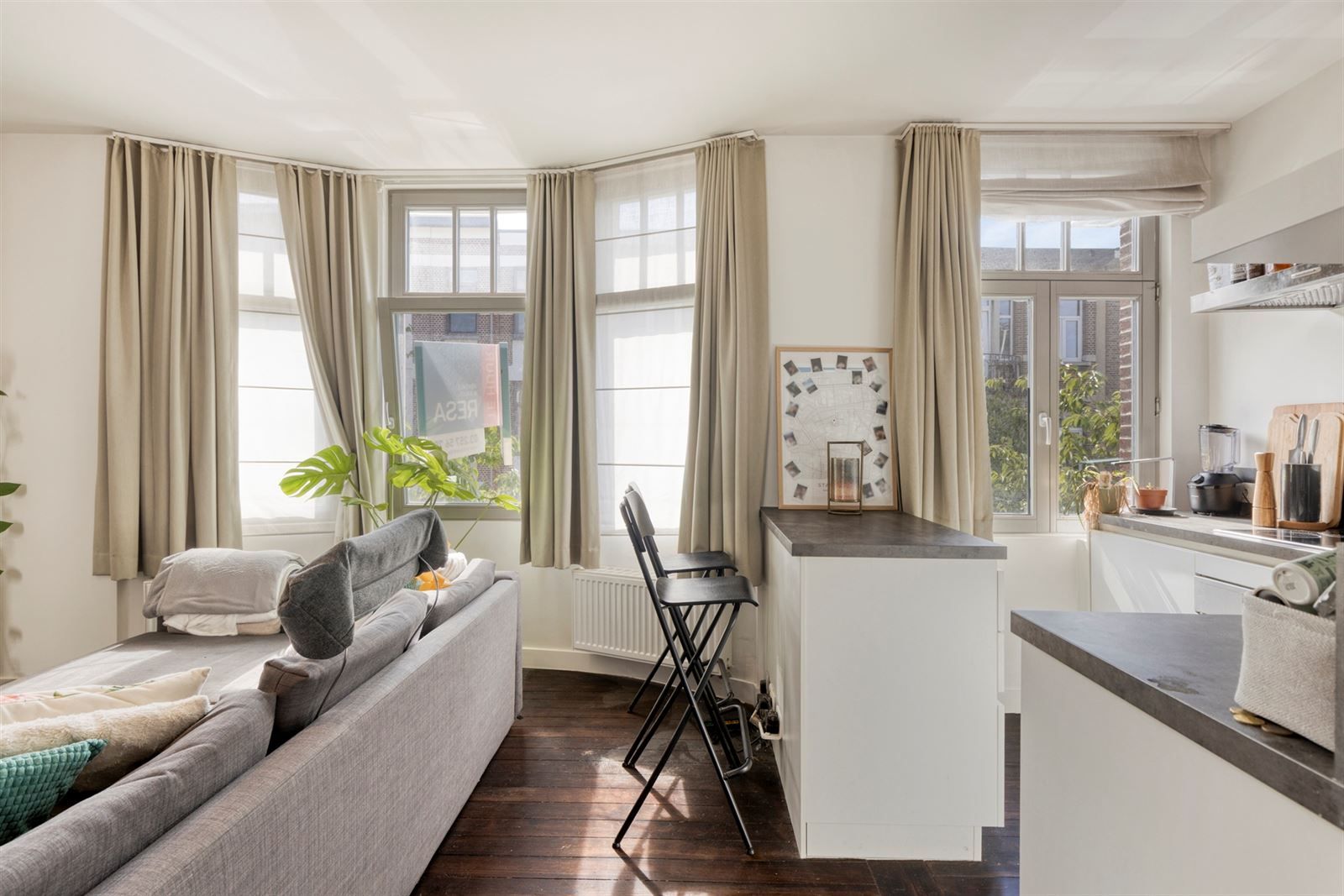 MORTSEL Instapklare studio op topligging met ruim terras! foto 4