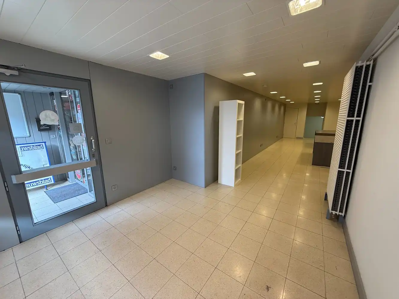 Kantoorruimte/ handelspand te huur – vlot bereikbaar en uitstekend zichtbaar! foto 2