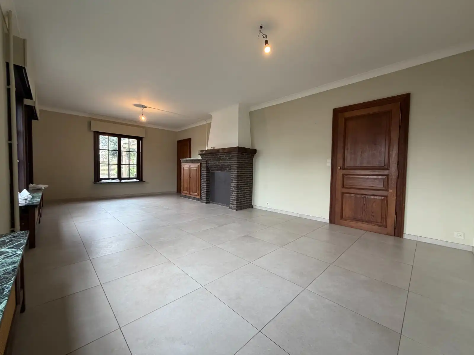 Ruime halfopen woning met 3 slaapkamers, garage en zonnige tuin in het centrum van Deinze foto 5