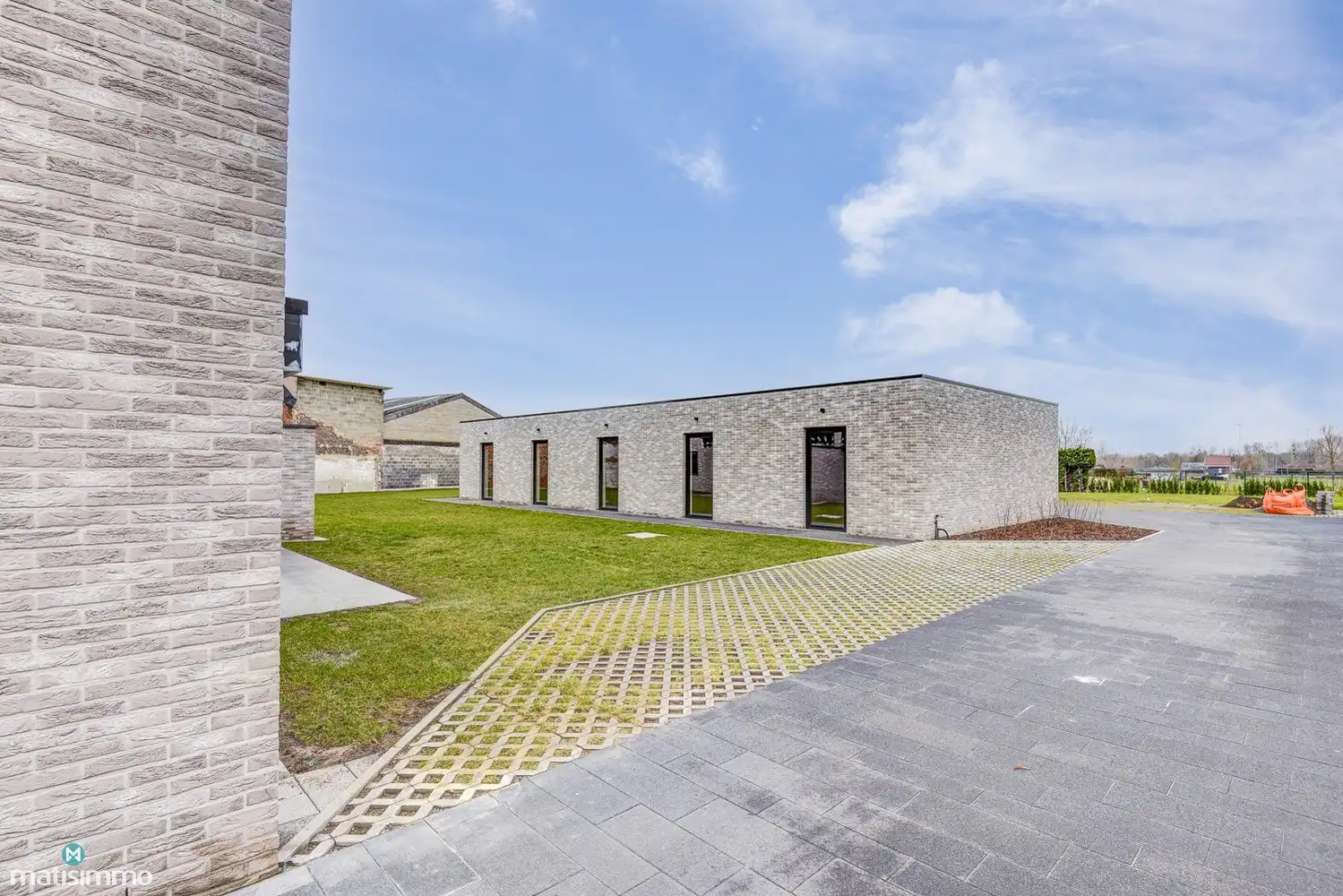 RUIM NIEUWBOUW APPARTEMENT MET 2 SLAAPKAMERS, OVERDEKT TERRAS, GARAGE, AUTOSTAANPLAATS EN KELDERBERGING TE BEVERST foto 26