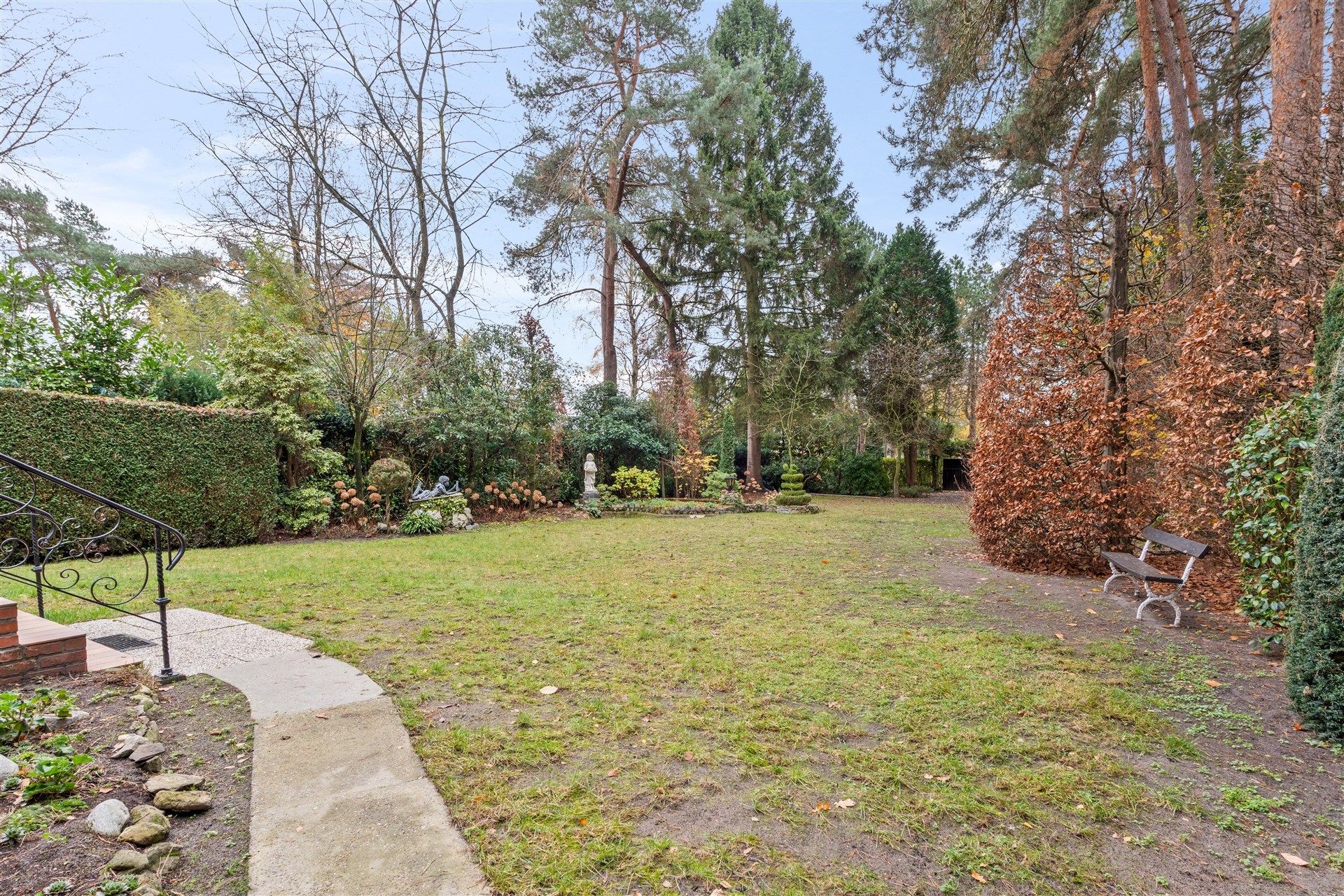 Open bebouwing in groene omgeving foto 23